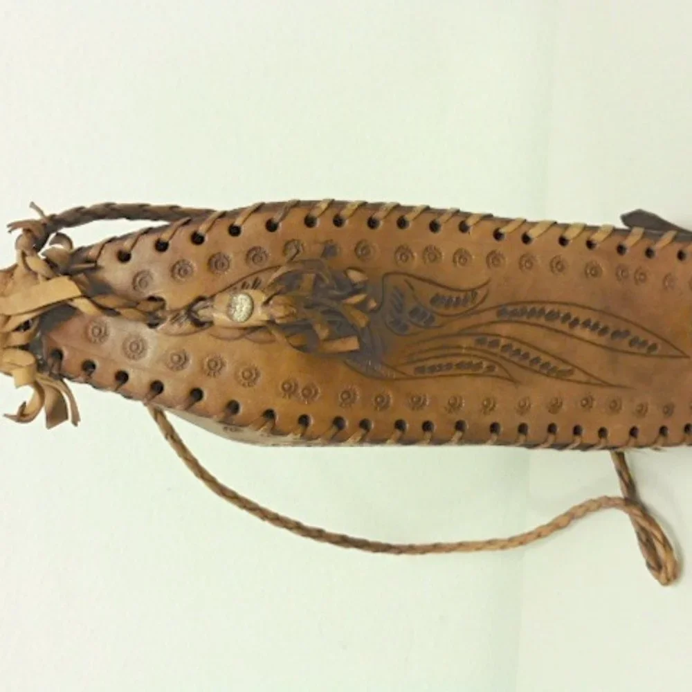 Vintage HAND TOOLED bird LEATHER BOTTLE HOLDER strap barware